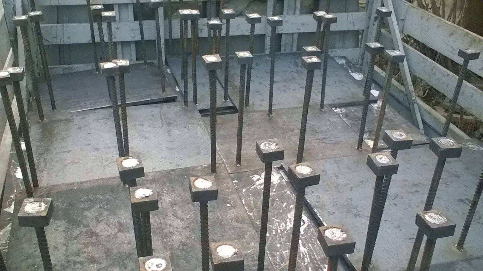 Закладные детали с анкерами перед отгрузкой